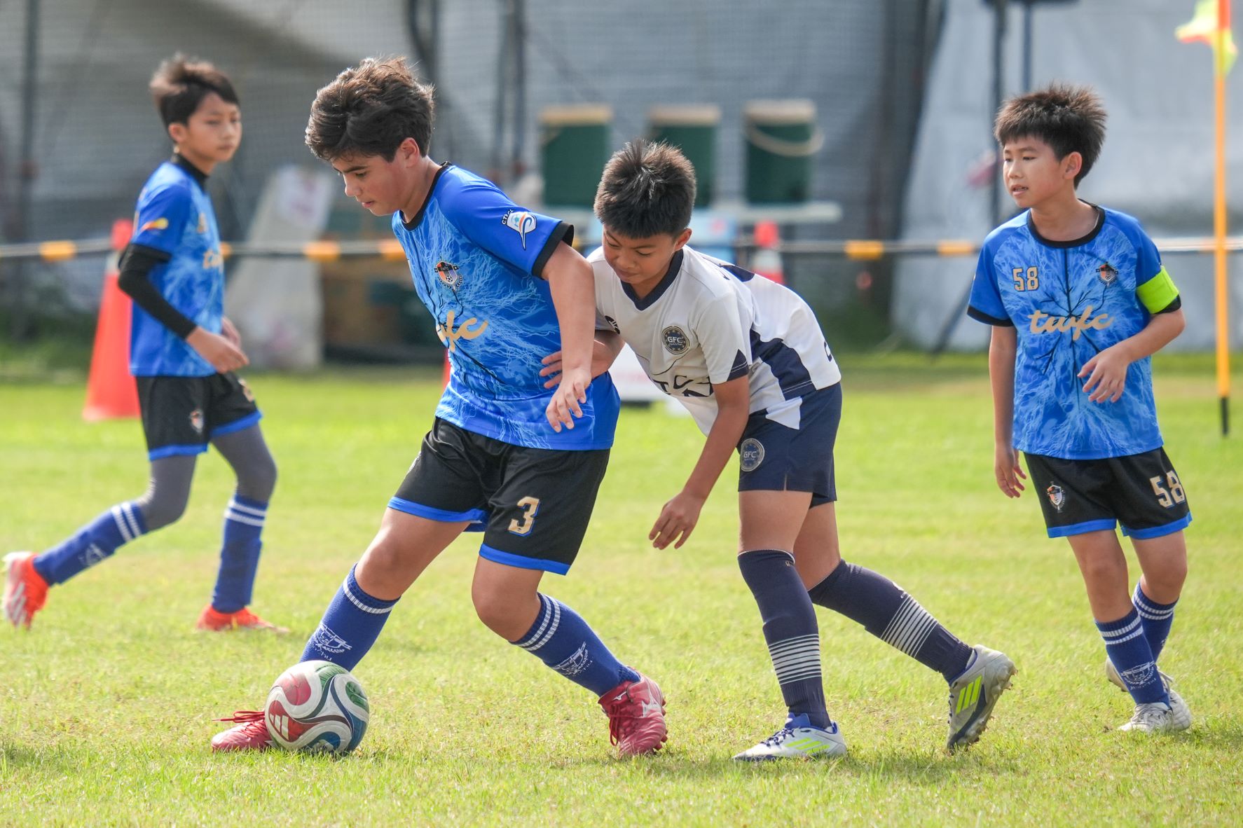 星足TWFC（藍衣）。（圖：台灣山葉機車提供） 